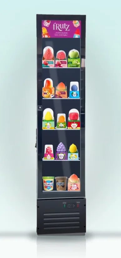 Congélateur vitré Frutz, vue de face, rempli de glaces